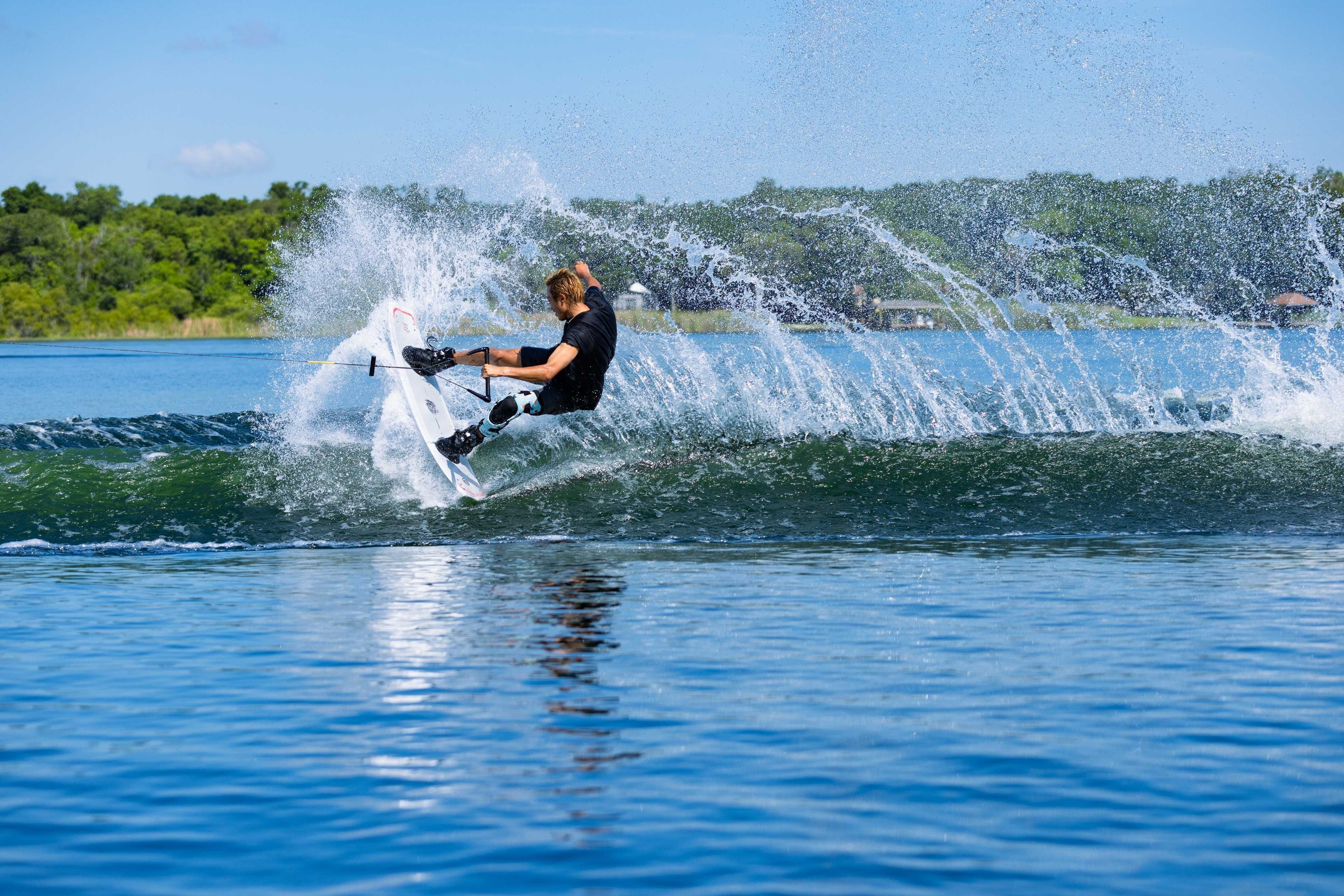 O'Brien Intent Wakeboard with Border Bindings 141cm