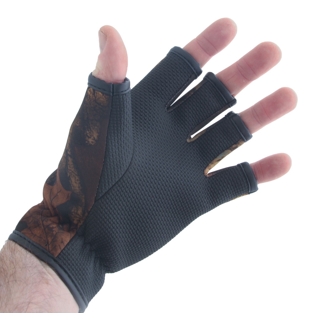 Outdoor Outfitters Neoprene Camo Fingerless Gloves L