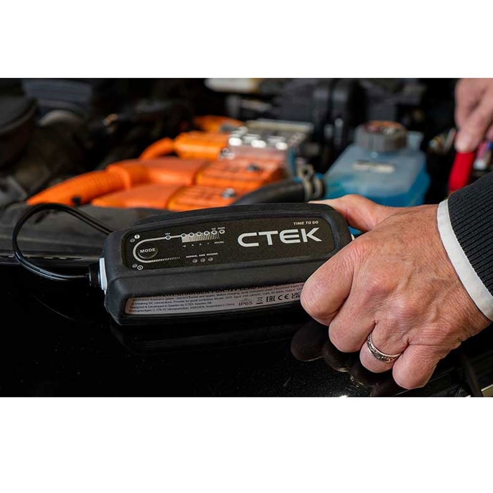 CTEK Time-To-Go 5A 8-Stage Battery Charger Kit 12v with Case