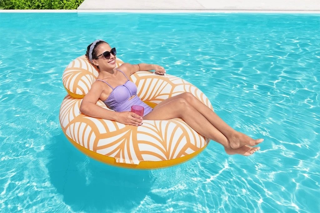 Bestway Comfort Plush Deluxe Inflatable Pool Ring 1.18 x 1.17m