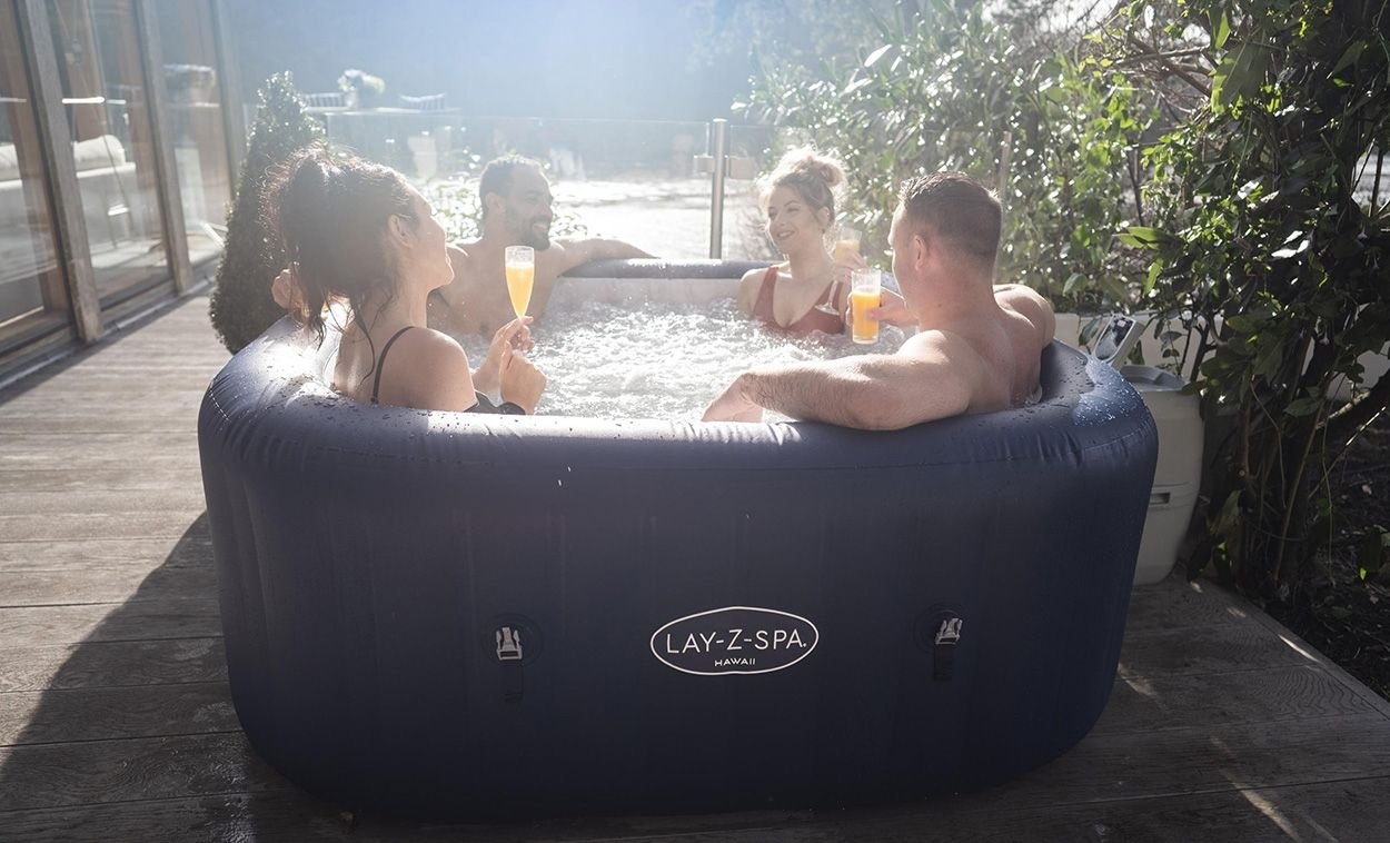 Lay-Z-Spa Hawaii Airjet Portable Inflatable Spa Pool 1.8m 840L