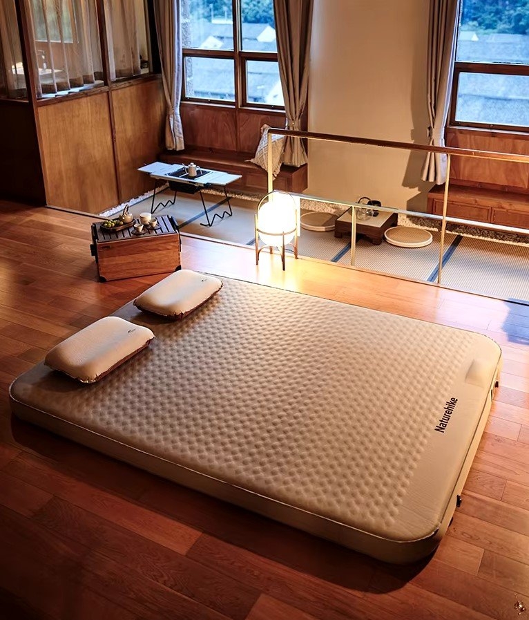 Naturehike Yugu Queen Airbed with Built-In Pump