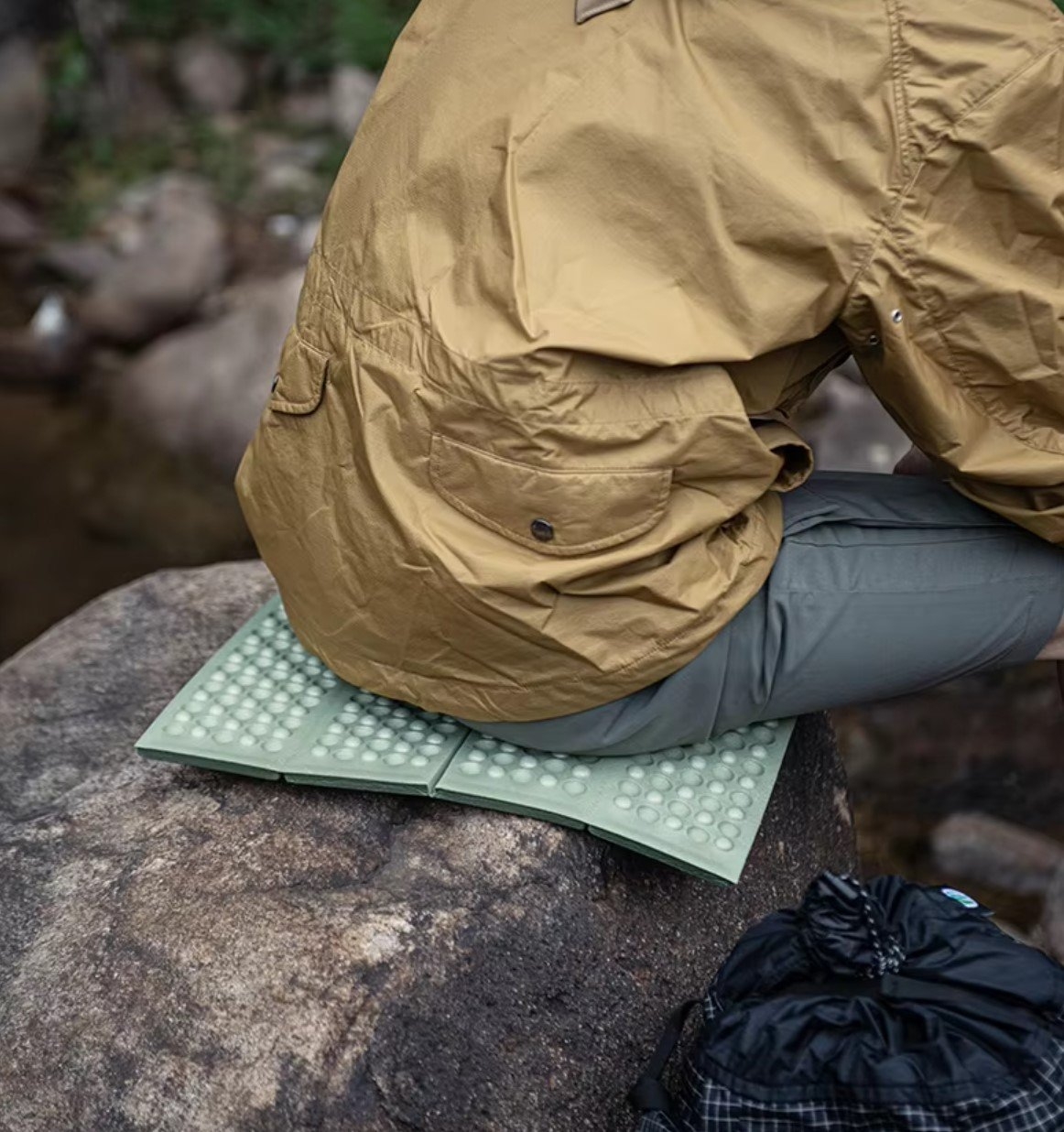 Naturehike Folding Cushion Seat Army Green 40 x 30 x 1.5cm