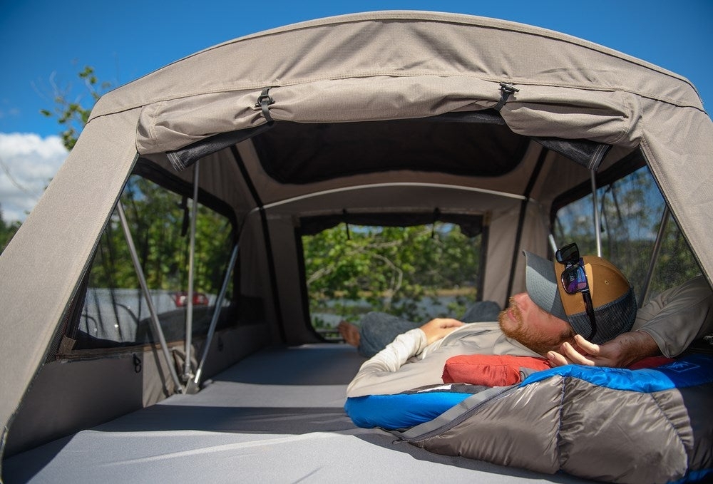 Yakima SkyRise HD 2-3 Person Rooftop Tent Medium