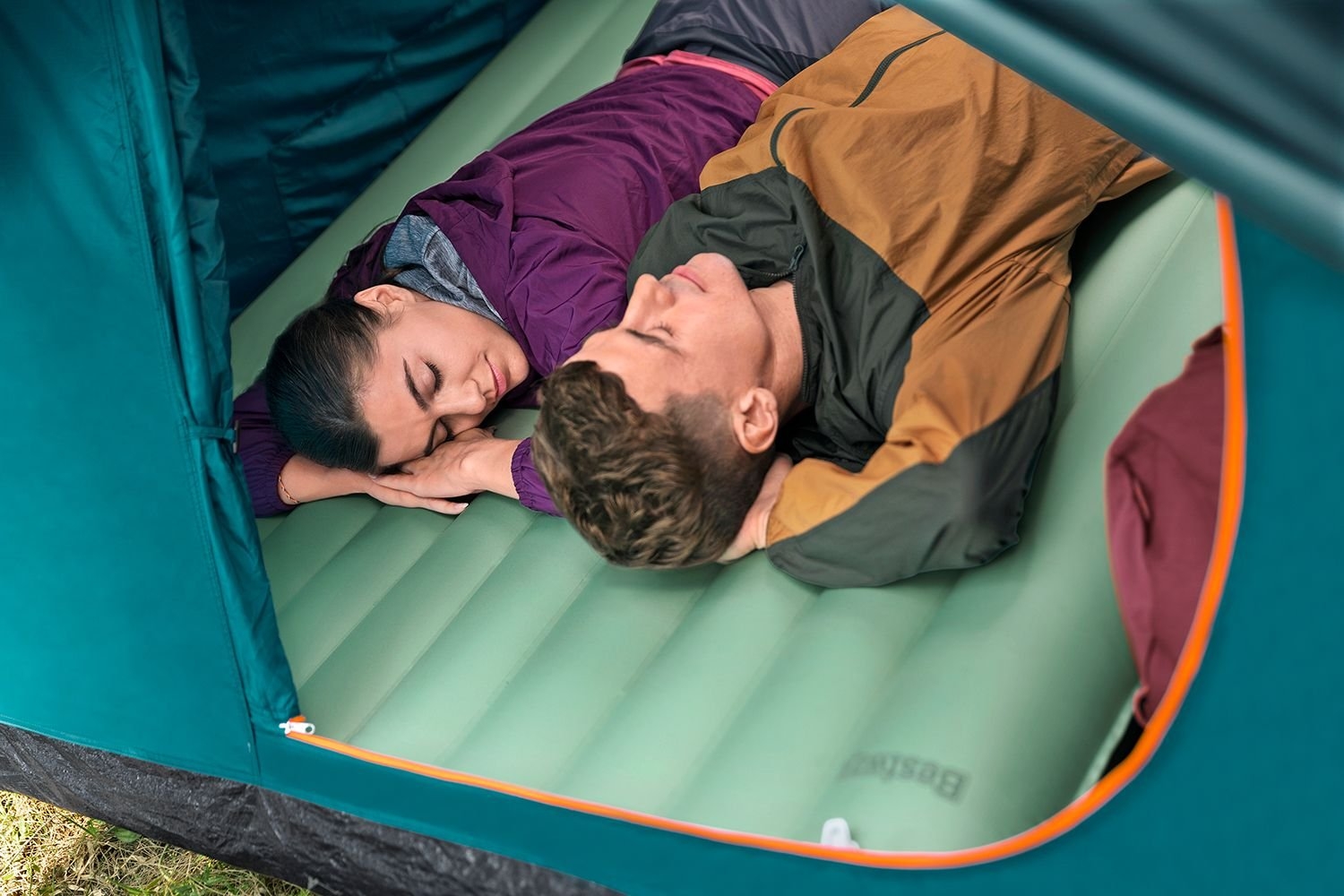 Bestway AdventuRest Insulated Sleeping Matress Queen incl Pump