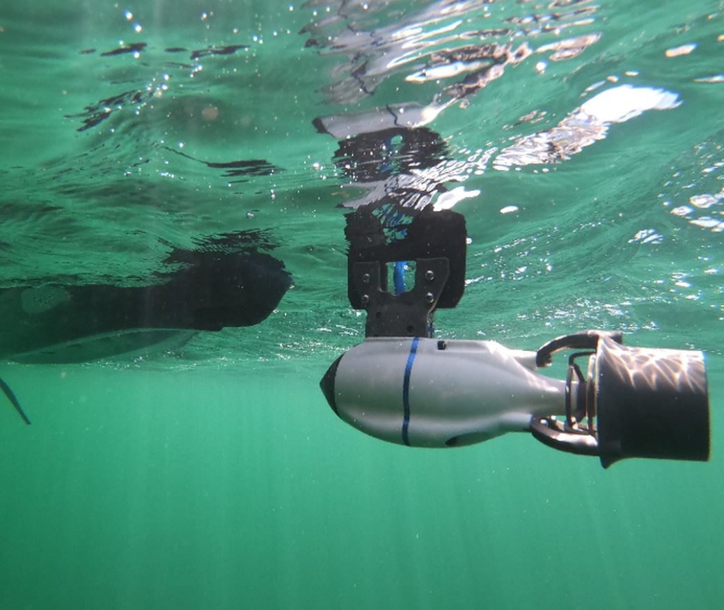 Bixpy J-2 PowerShroud Electric Kayak Motor with Built-in Adaptor and Outboard Battery