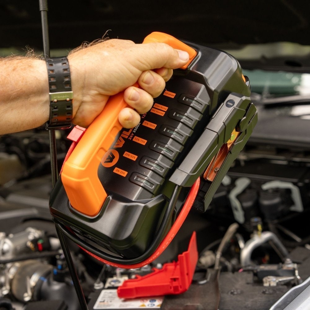 Wildtrak Heavy-Duty 7000A 12/24V Lithium Jump Starter