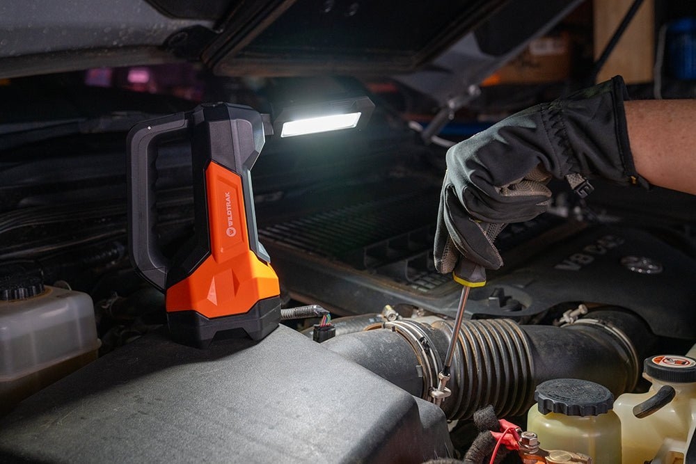 Wildtrak Rechargeable Spotlight with Flexi COB LED Light 1000LM 8Ah