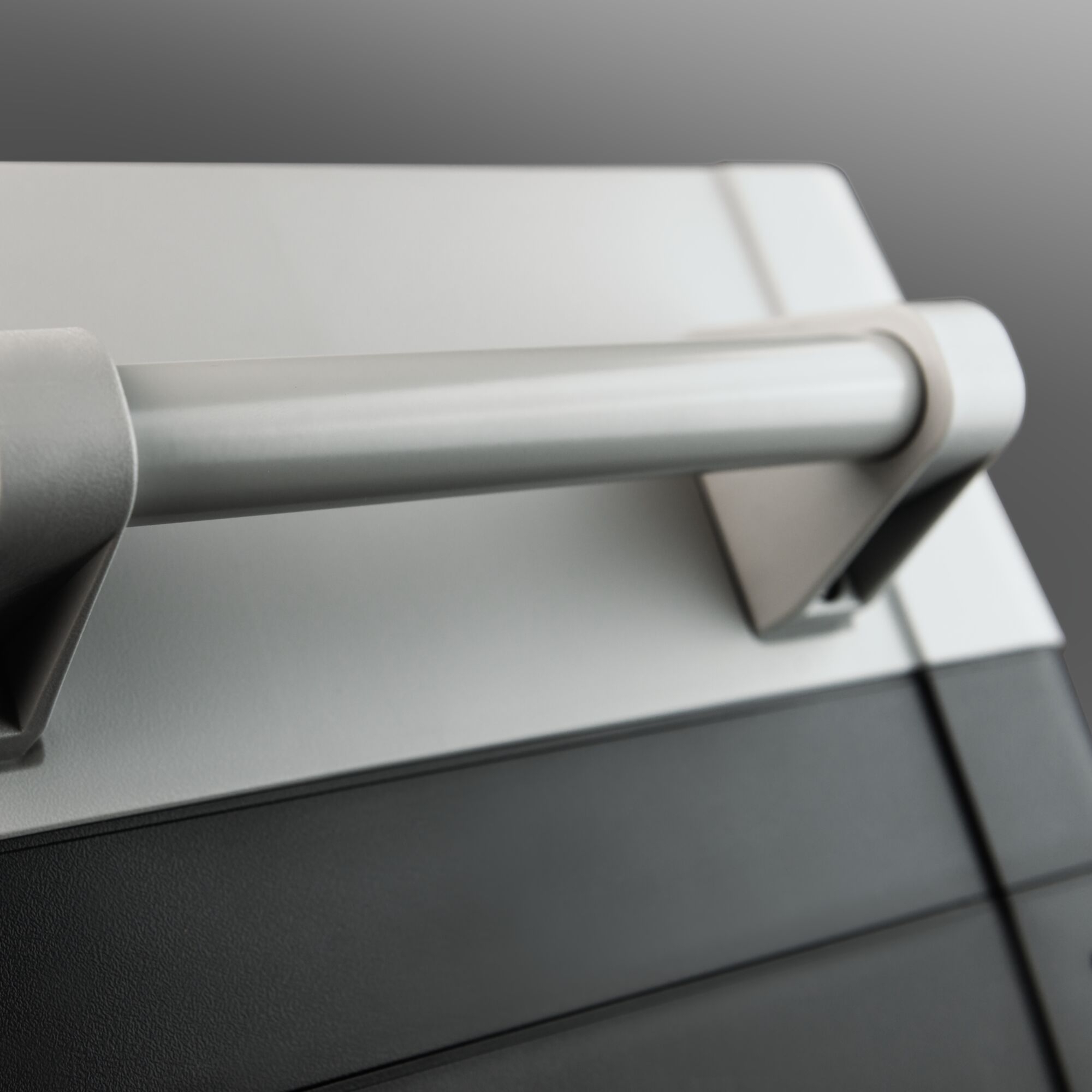 Dometic CFF 35 Portable Compressor Fridge/Freezer with Cover 34L 12/24v