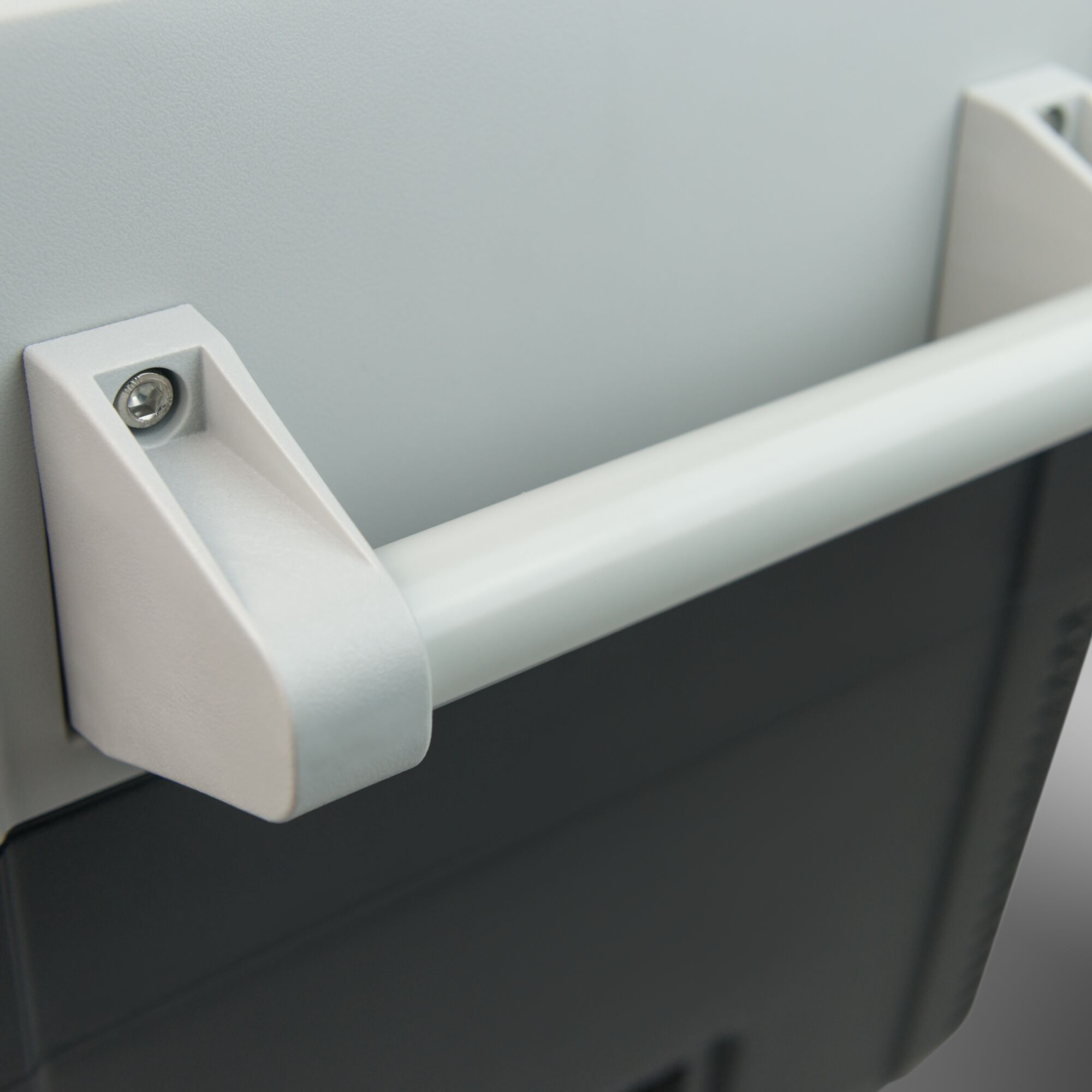 Dometic CFF 35 Portable Compressor Fridge/Freezer with Cover 34L 12/24v