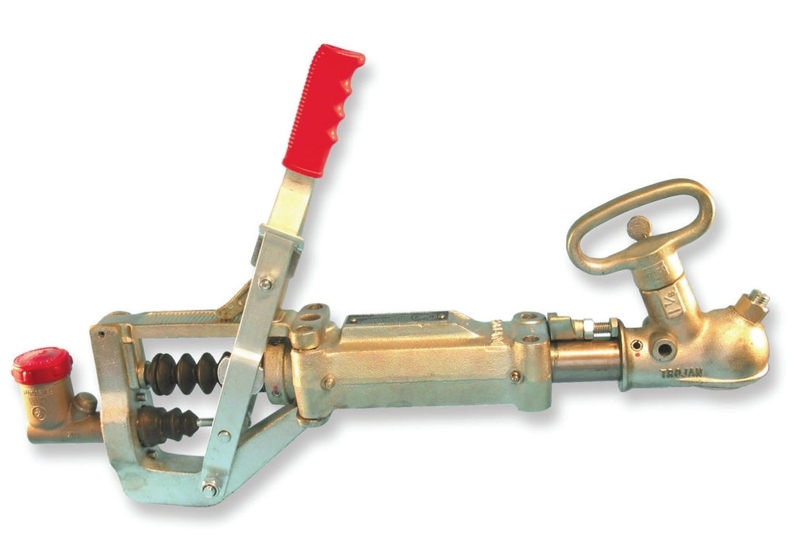 Trojan Braked Duofit Oil Dampened Override Hydraulic Coupling 2500kg 3/4 Cylinder