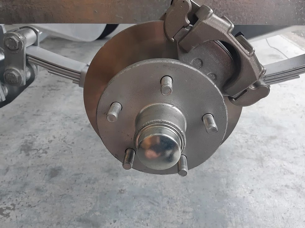 Alloy Trailers 575 Hydraulic Brakes with SS Calipers and Rotors