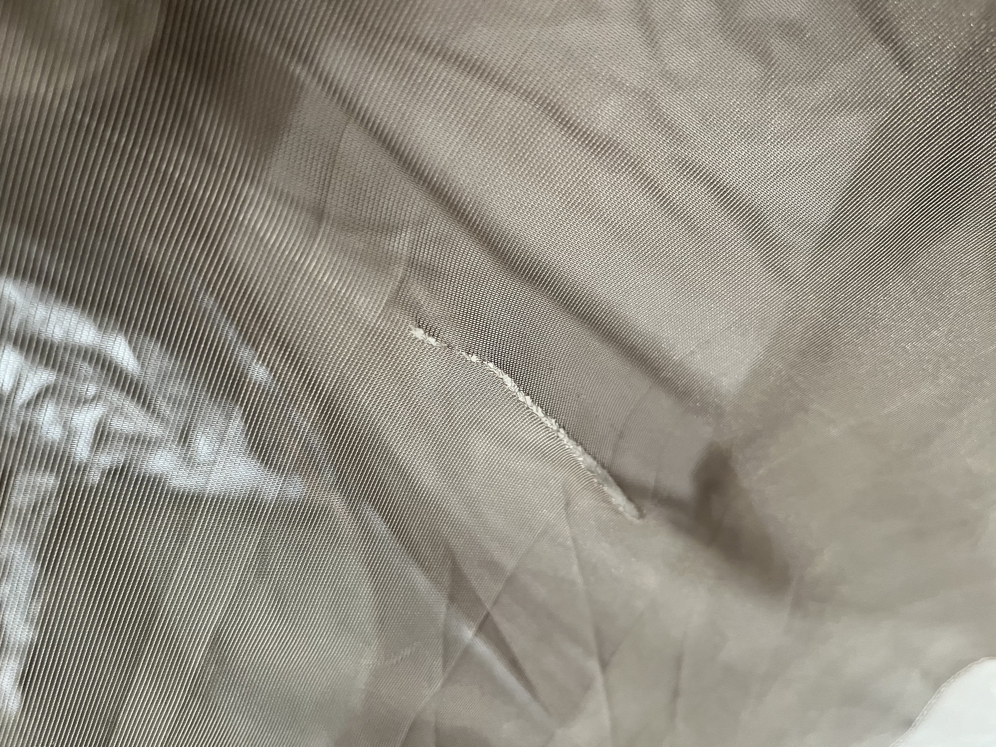 Naturehike Cloud Vessel Fast Tunnel 4P Tent - Returned unit - Small Rip In Mesh