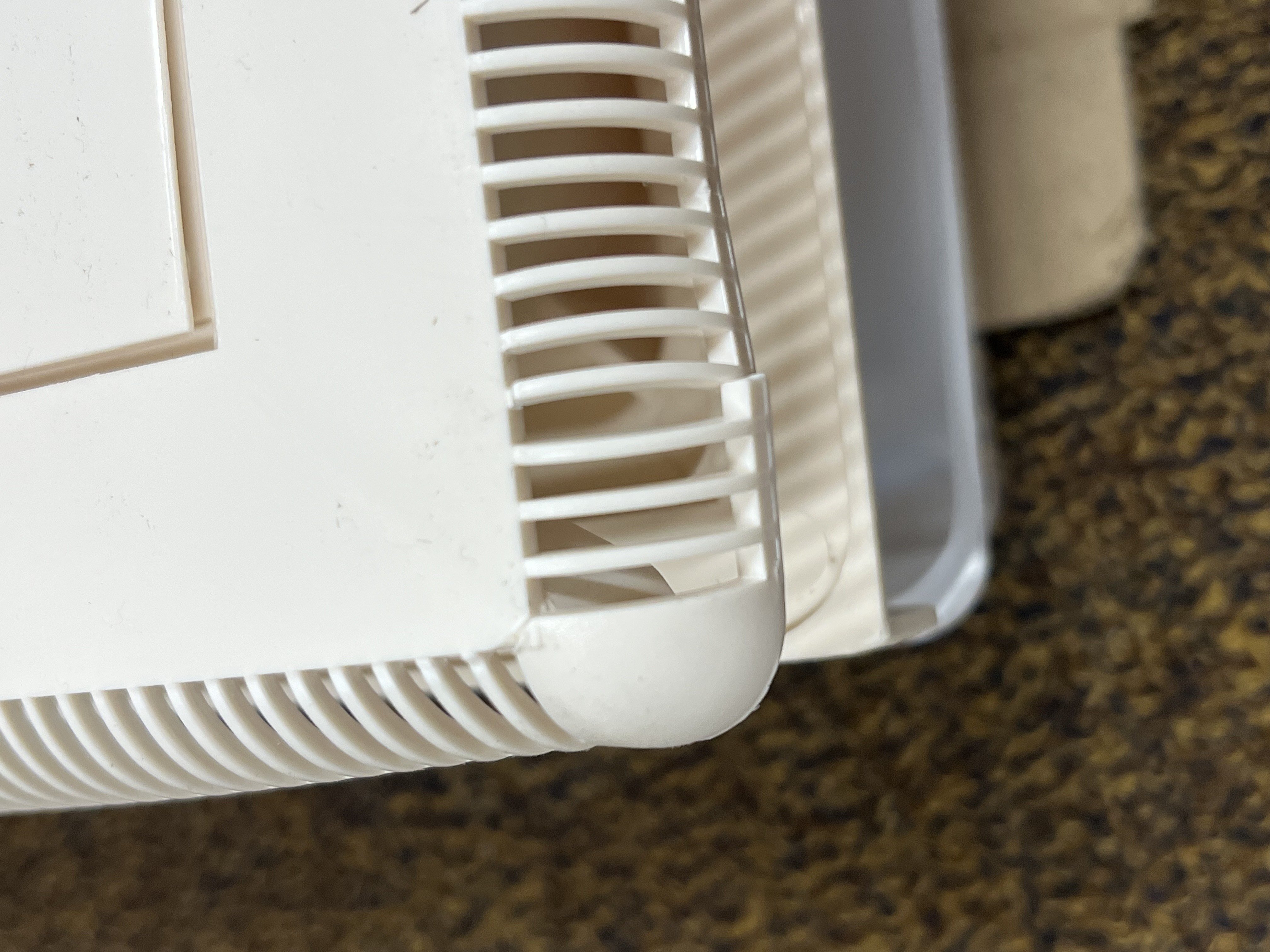 MPK 4-Way Roof Vent with Blind and Flyscreen 400x400mm - small crack in one corner