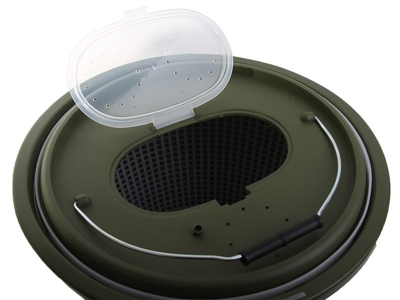 ManTackle Portable Live Bait Bucket with Rapala Floating Aerator