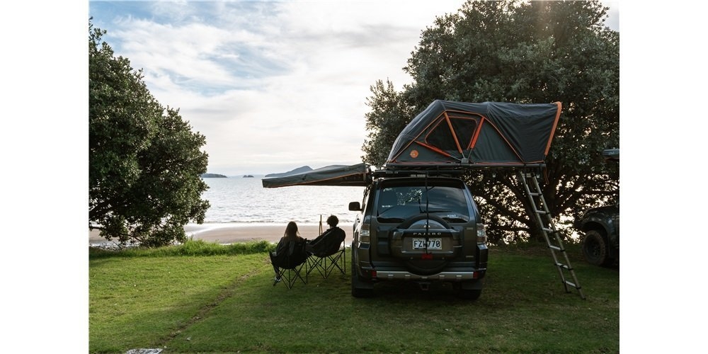 Kiwi Camping Tuatara 180-Degree Self-Supporting Awning 1.8m