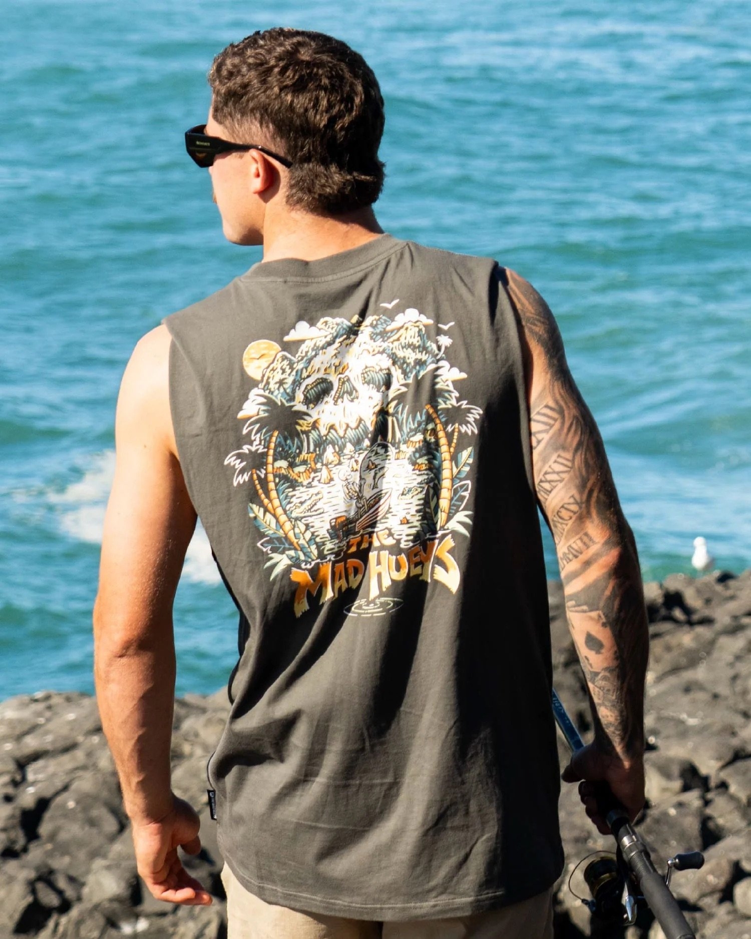 The Mad Hueys Skull Paradise Jungle Mens Muscle Tank Charcoal
