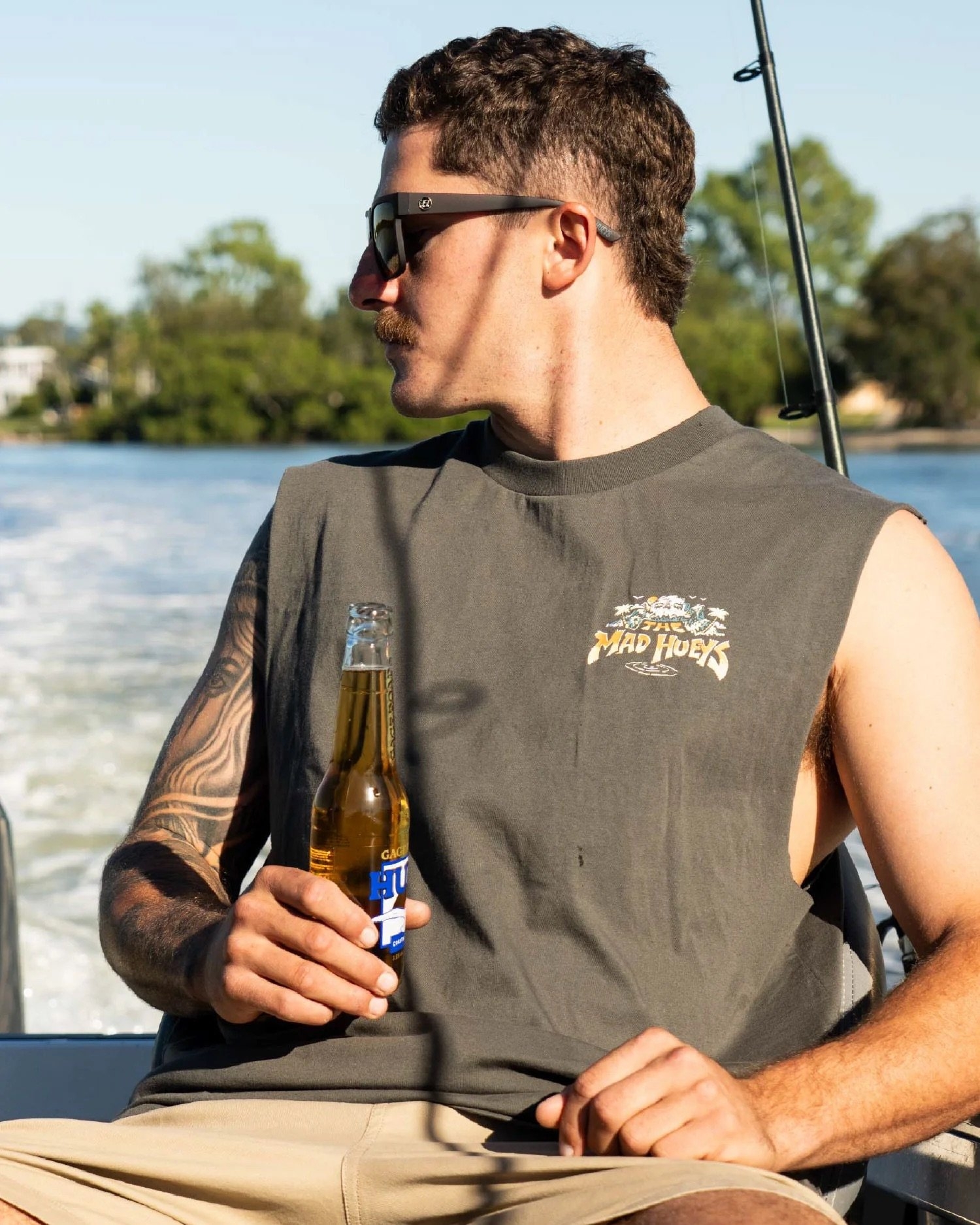 The Mad Hueys Skull Paradise Jungle Mens Muscle Tank Charcoal