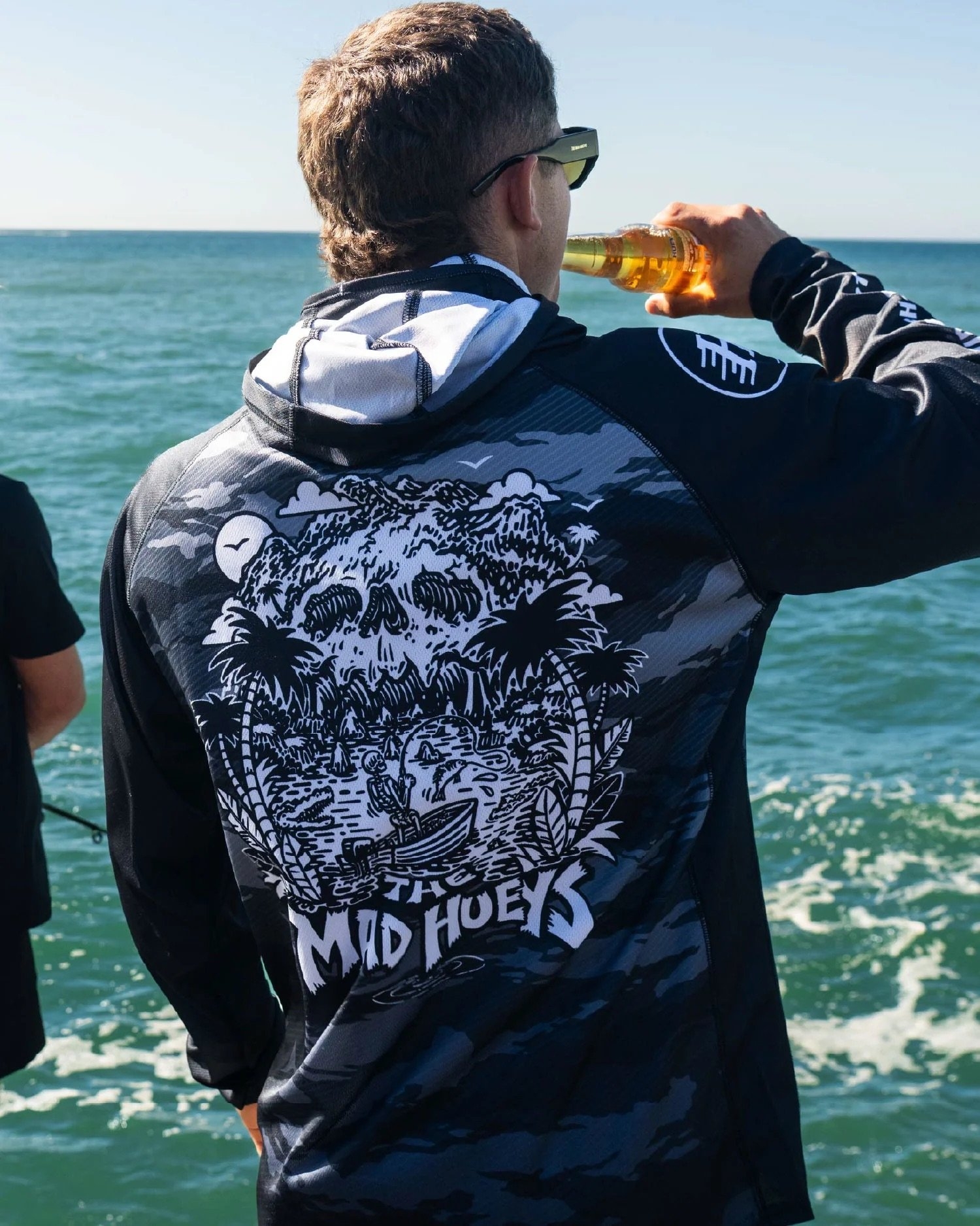 The Mad Hueys Skull Paradise Jungle Mens Hooded Mask Fishing Jersey UPF50+ Black