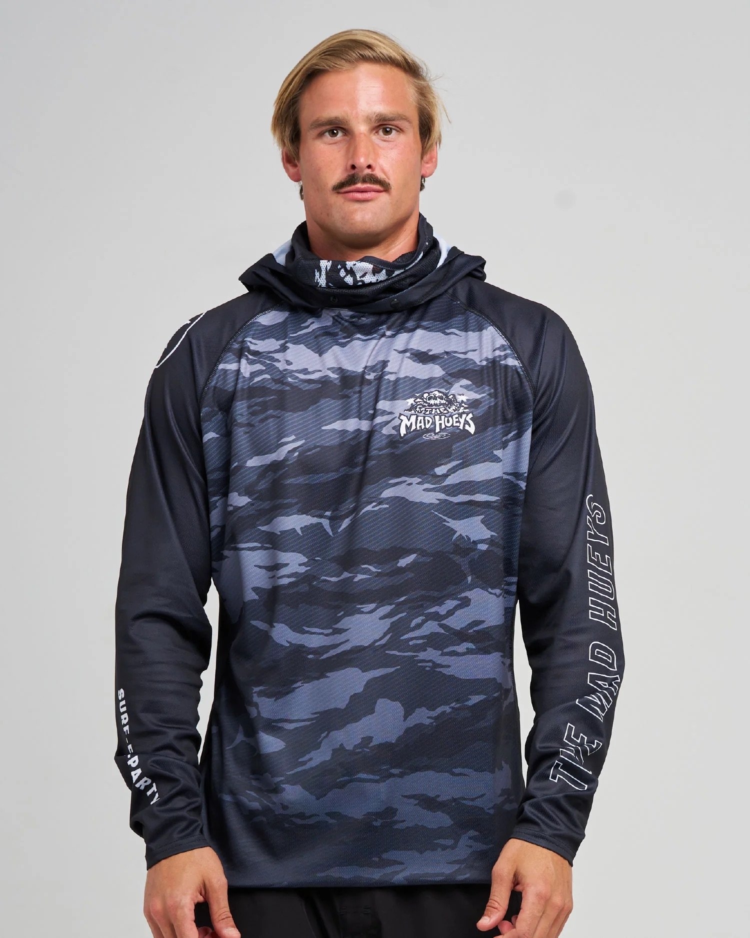 The Mad Hueys Skull Paradise Jungle Mens Hooded Mask Fishing Jersey UPF50+ Black