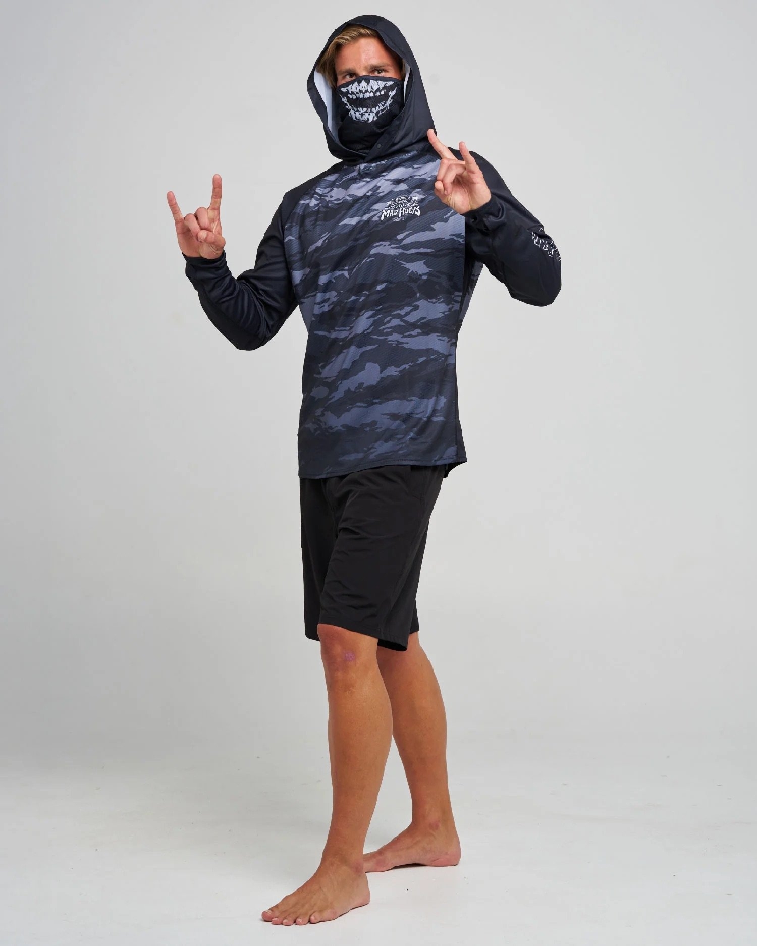 The Mad Hueys Skull Paradise Jungle Mens Hooded Mask Fishing Jersey UPF50+ Black