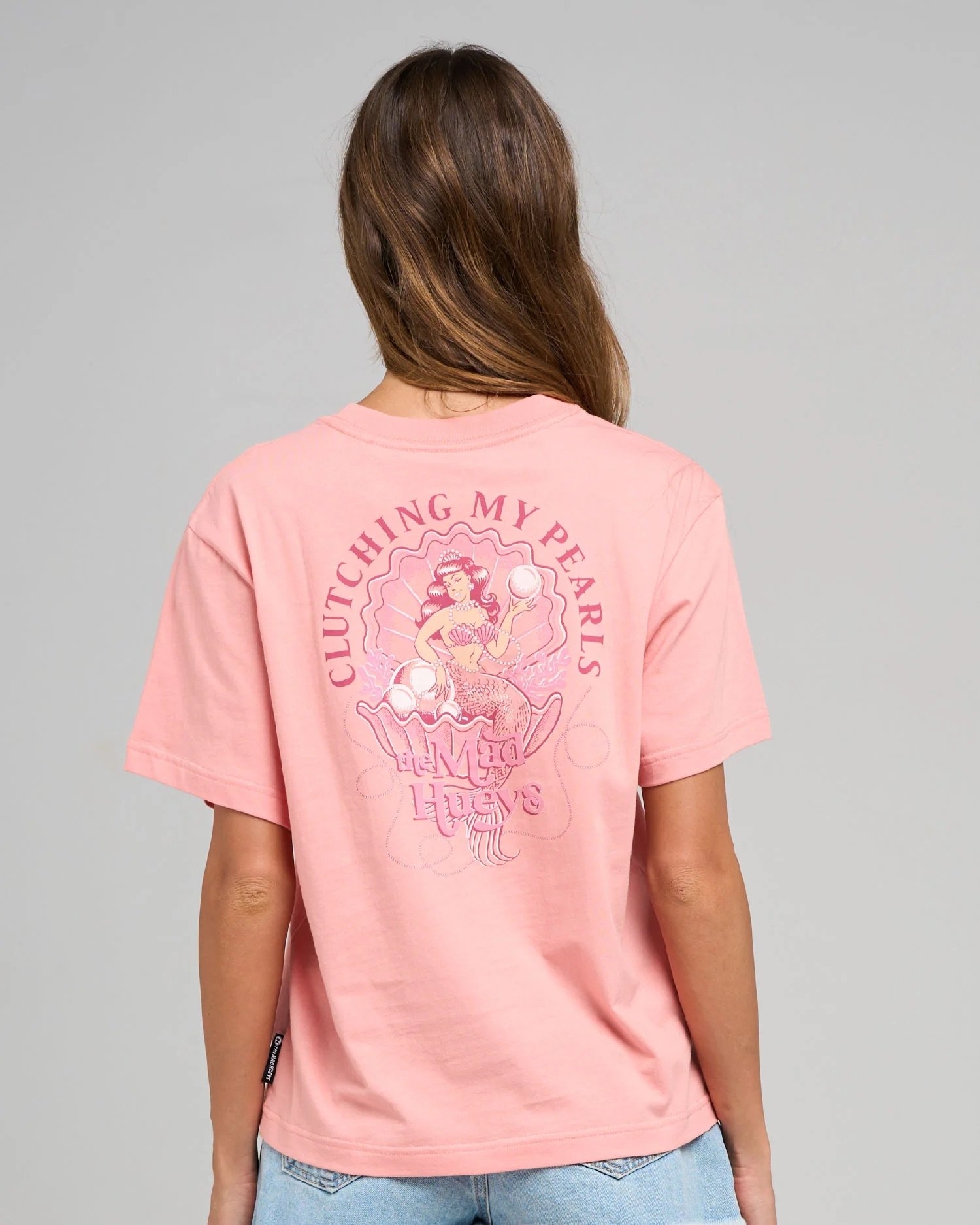 The Mad Hueys Clutching My Pearls Womens T-Shirt Peach