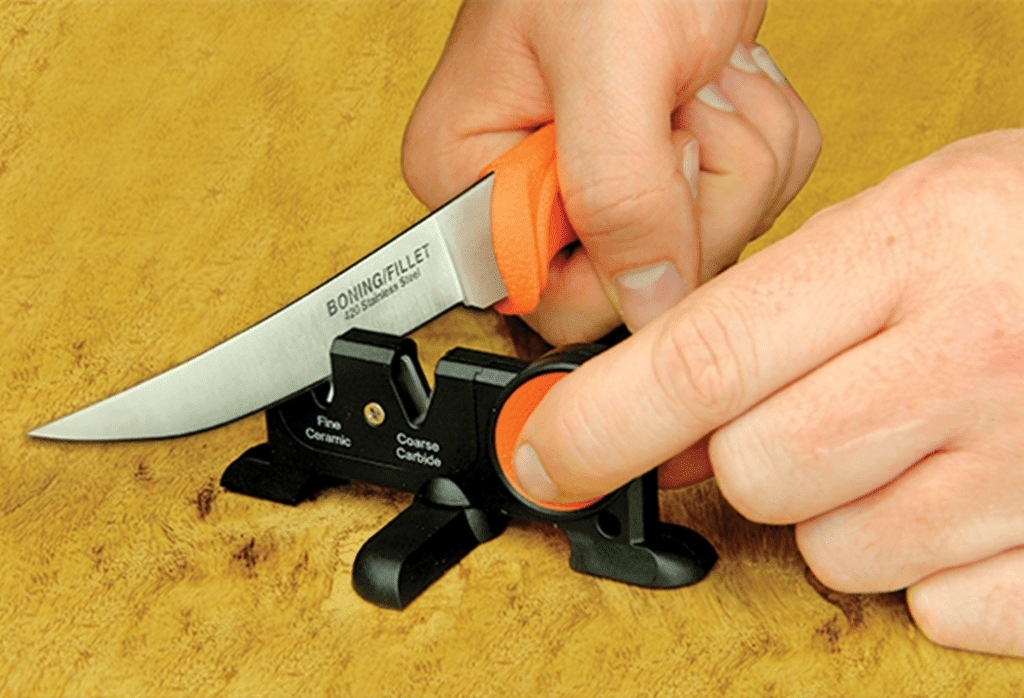 Outdoor Edge WildBone Hunting Field-Dressing Set with Sharpener