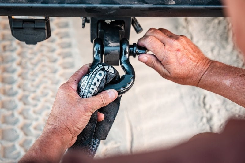 OZtrail Recovery Hitch and 4.75T Bow Shackle