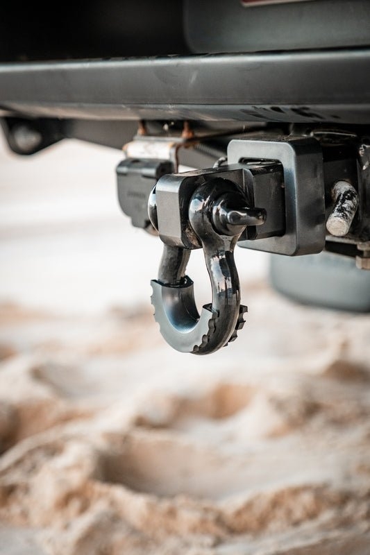 OZtrail Recovery Hitch and 4.75T Bow Shackle