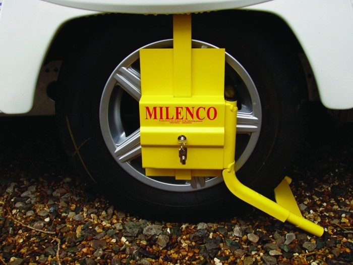 Milenco Wheel Clamp 13in and 14in Wheels