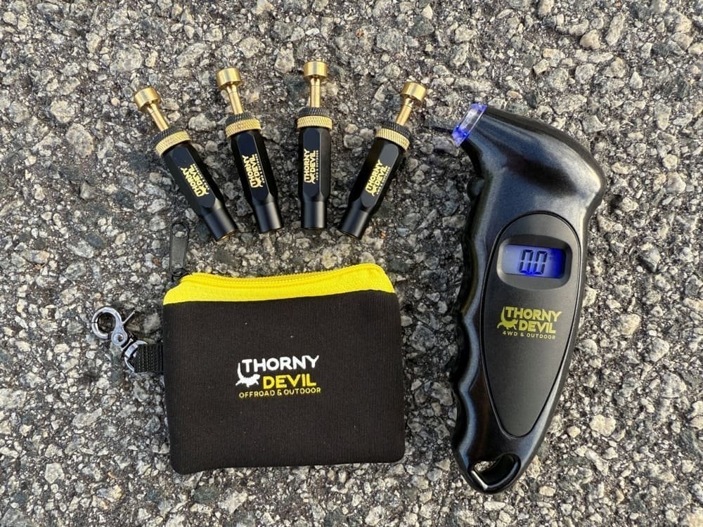 Thorny Devil 6-Piece Premium Tyre Deflators and Digital Gauge Combo Set