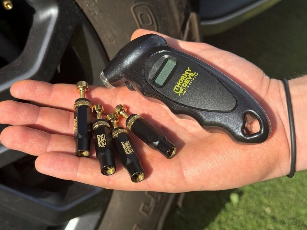 Thorny Devil 6-Piece Premium Tyre Deflators and Digital Gauge Combo Set