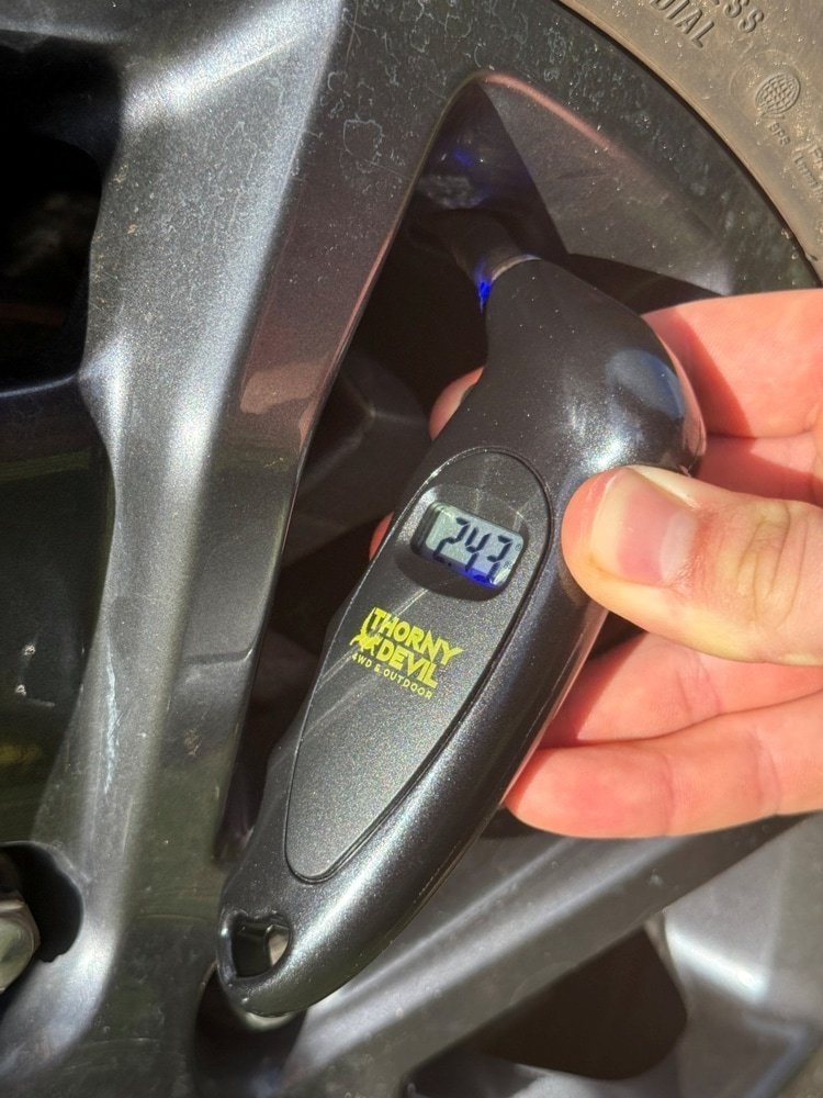 Thorny Devil 6-Piece Premium Tyre Deflators and Digital Gauge Combo Set