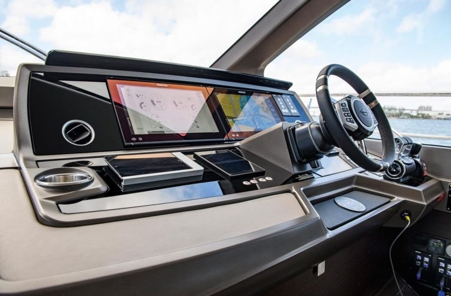 Scanstrut ROKK Surface Waterproof Wireless Smartphone Charger 10W 12/24V