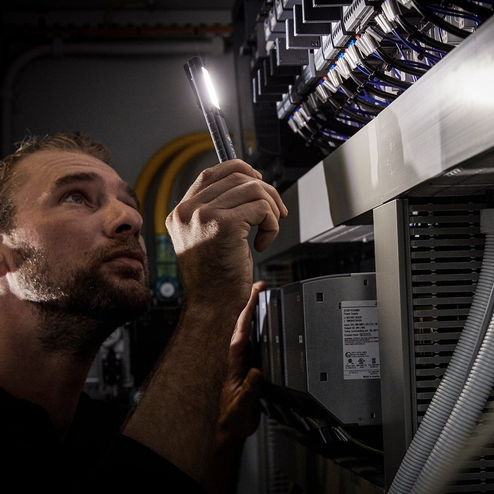 Ledlenser iW2R Rechargeable Laser Work Light 150lm